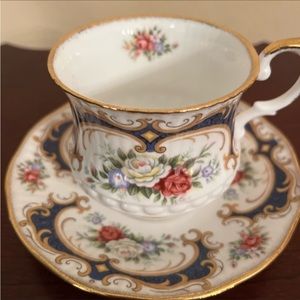 613. VINTAGE QUEEN’S BONE CHINA CUP & SAUCER SET